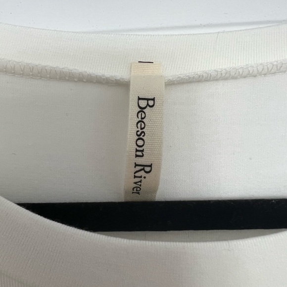 BEESON RIVER Size XL Maternity Top with Ruffle Design and Lots of Stretch - Picture 3 of 4